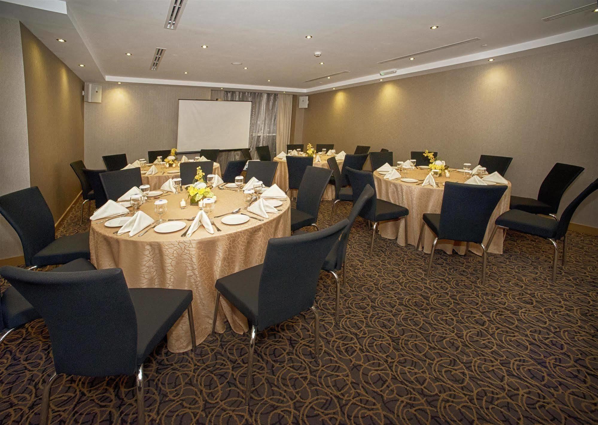 Tryp By Wyndham Abu Dhabi City Center Eksteriør billede